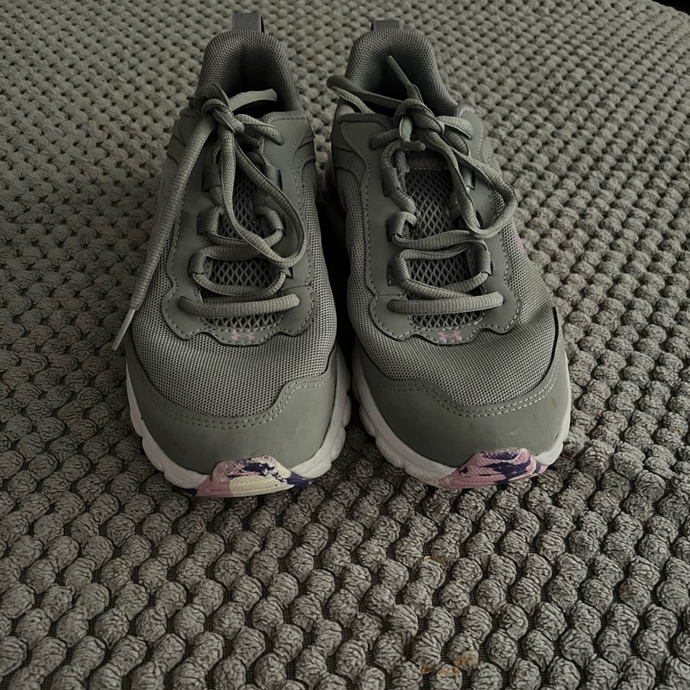 Under armor running shoes size 5Y used only once